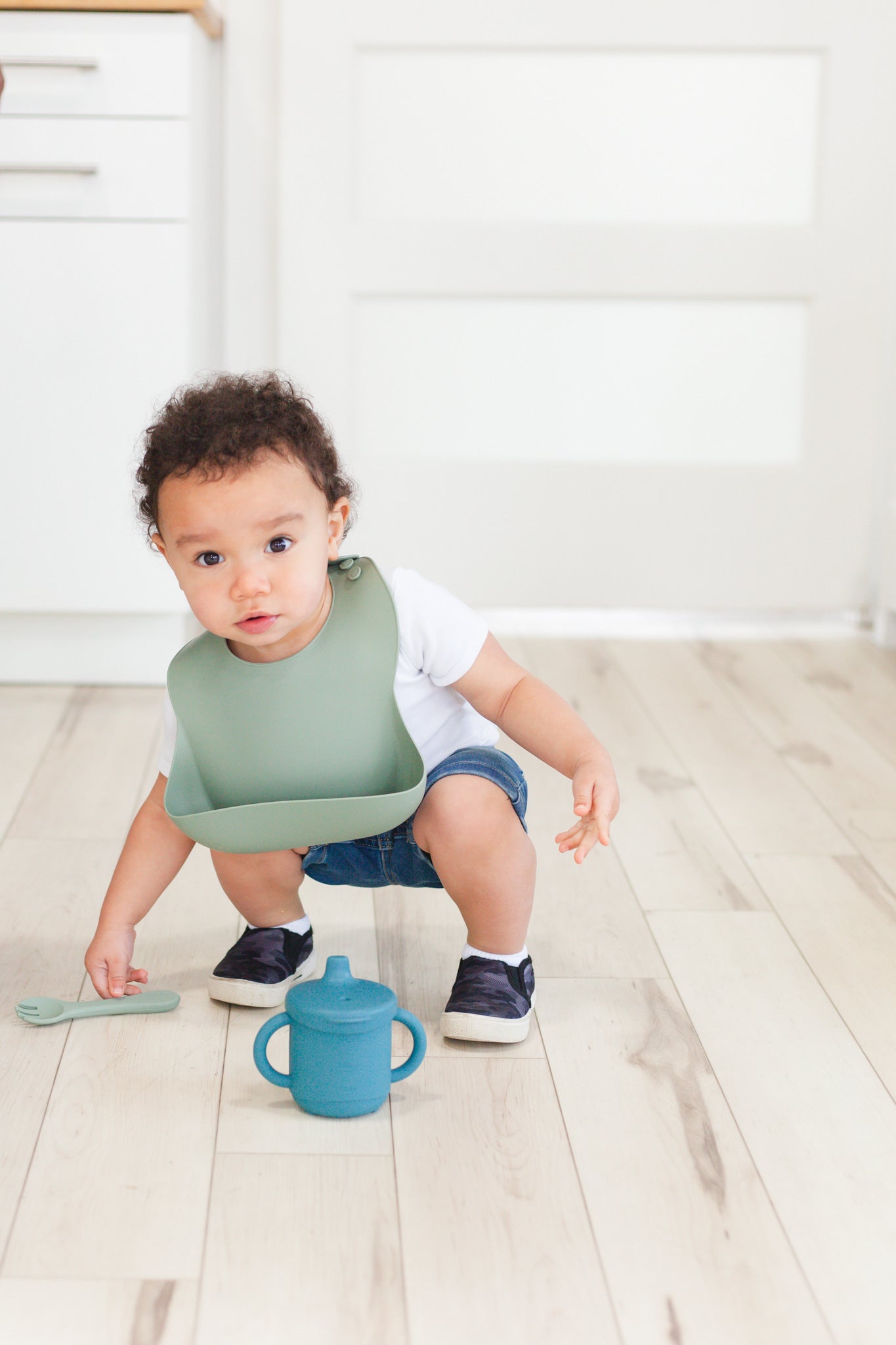 Baby Silicone Bib (Tropical Taupe)